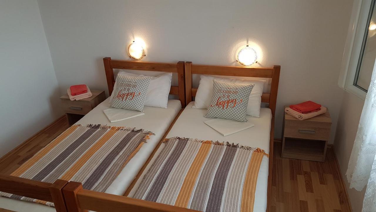 Apartman Vojaline Milna  Exterior foto